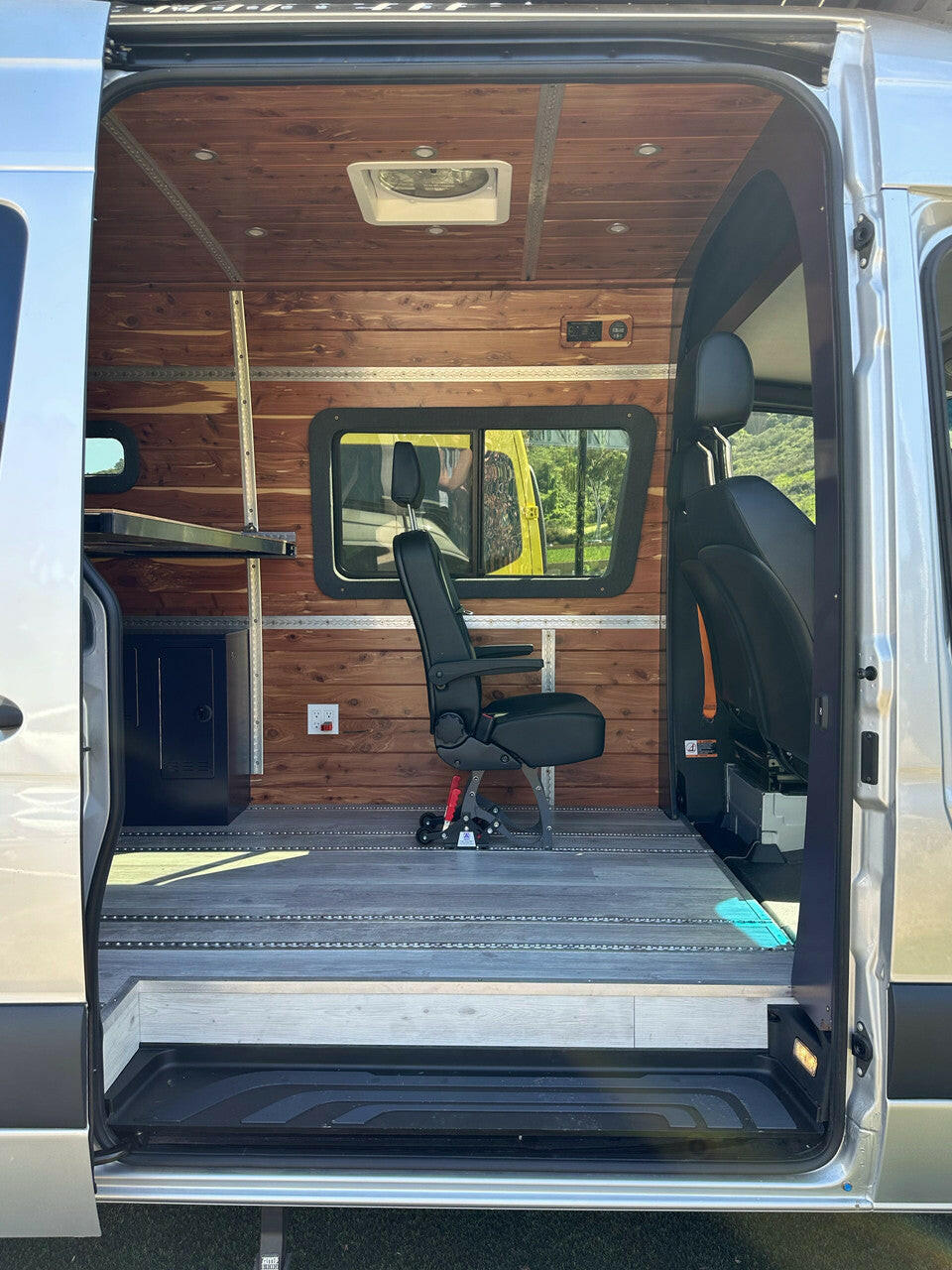 ROGUE EXPEDITION - 144WB 3 Passenger