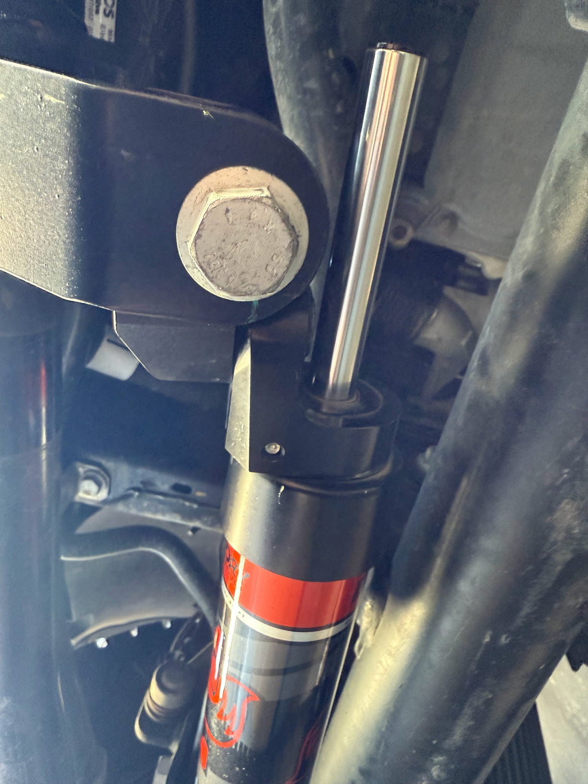 Fox Race Series 2.0 ATS Grenadier Steering Stabilizer.