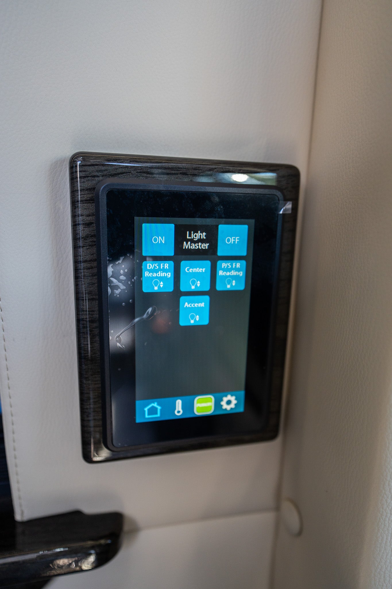 Midwest Automotive Designs LUXE Cruiser