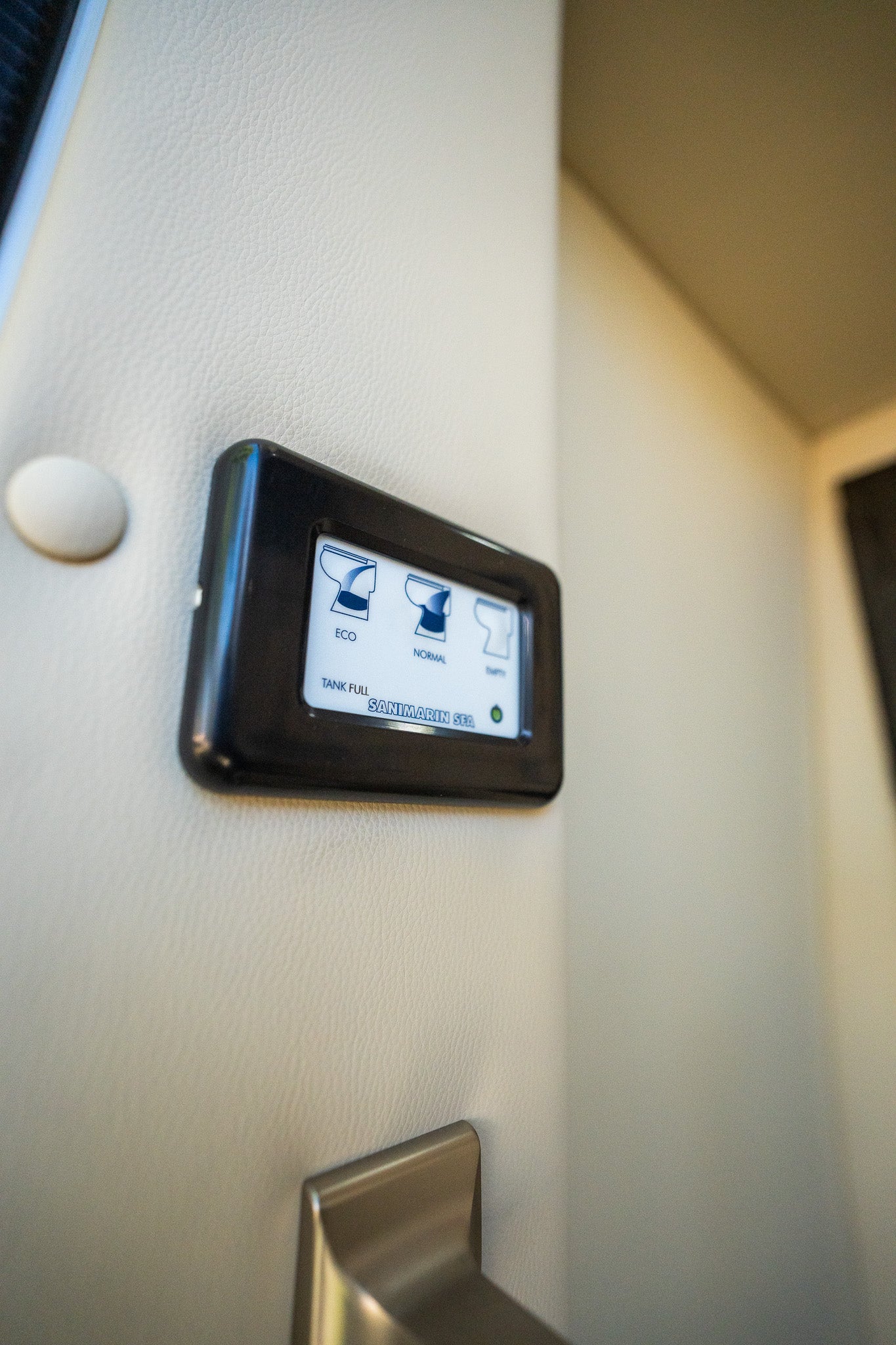 Midwest Automotive Designs LUXE Cruiser