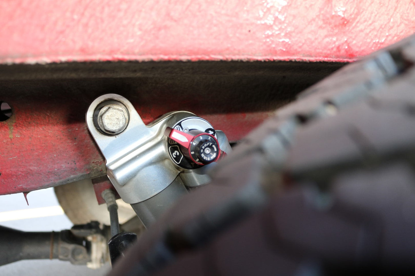 Falcon 3.3 SP2 Fast Adjust Rear Shocks