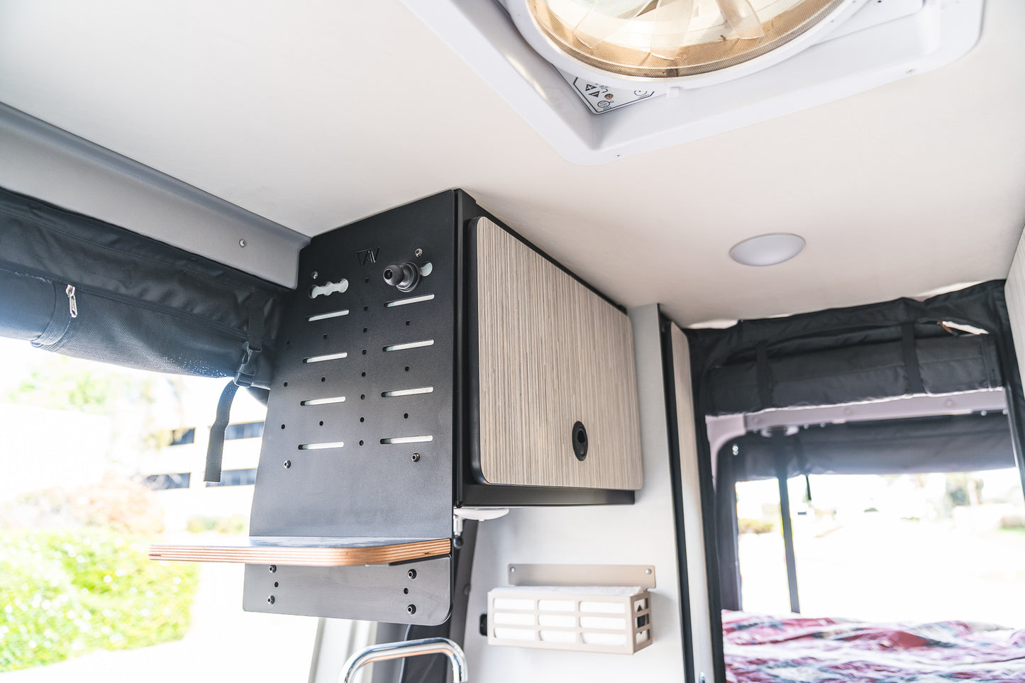 2022 Winnebago Revel Mercedes-Benz 144wb