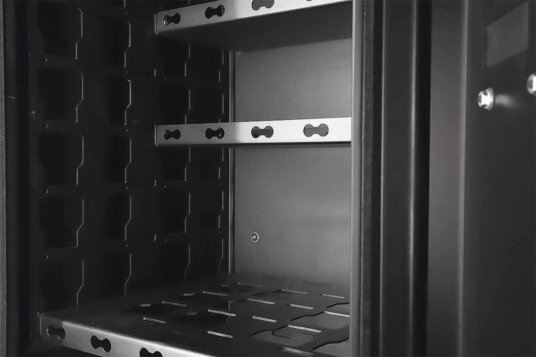 OUTBACK REAR DOOR SYSTEM - TRANSIT (2015-UP).