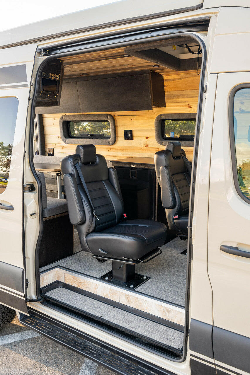 ROGUE Voyager - 144WB  4 Passenger.