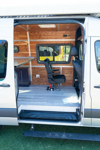 ROGUE EXPEDITION - 144WB  3 Passenger